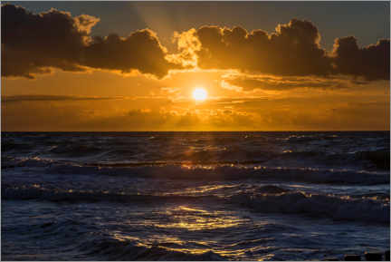 Poster Coucher de soleil sur la mer Baltique ondulée