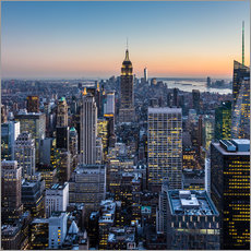 Tableau en plexi-alu  Empire State Building et gratte-ciels au crépuscule, New York